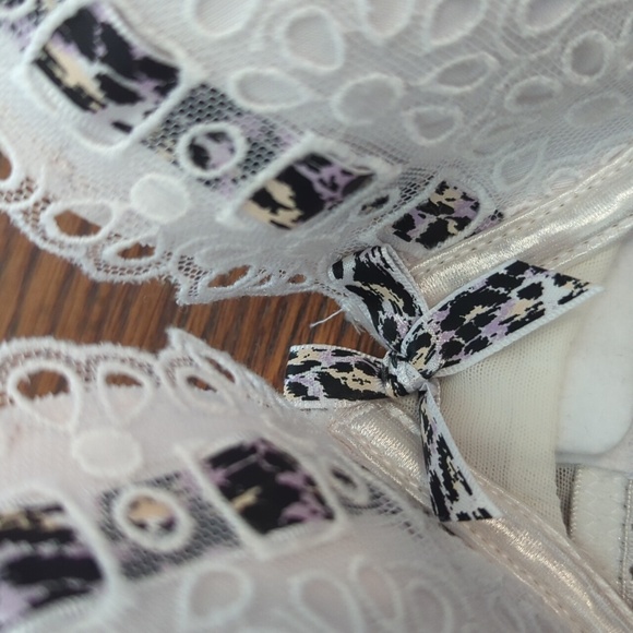 Victoria's Secret Sexy Little Things White Lace Padded Push Up Bra Sz 34C - Picture 3 of 8